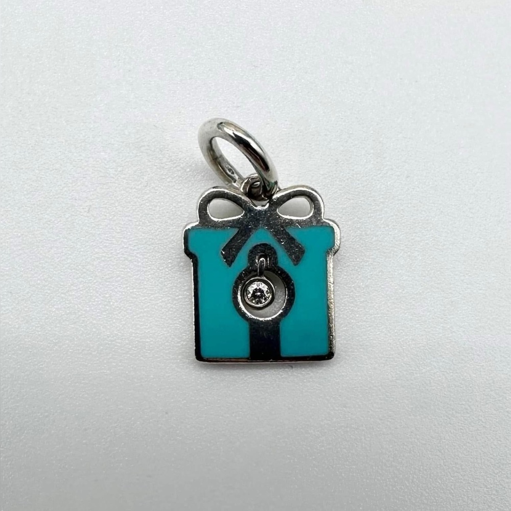 Tiffany & Co present box charm w diamond